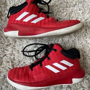 Kids Adidas cloud foam basketball shoes size 3